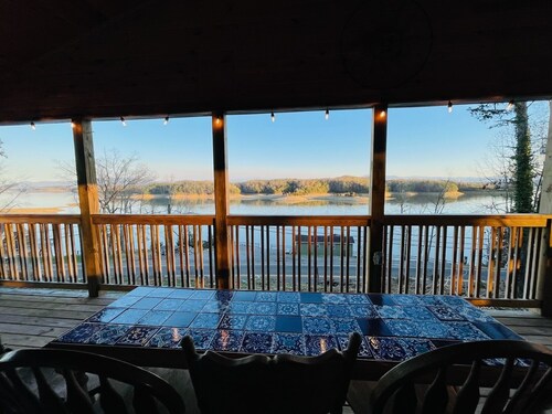 5bd~4ba Near Smoky Mountains Attractions~Majestic Views, Hot Tub, FirePit SMORES