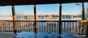 5bd~4ba Near Smoky Mountains Attractions~Majestic Views, Hot Tub, FirePit SMORES