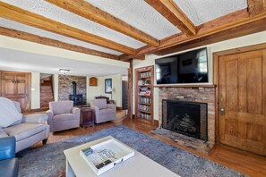 Téléviseur connecté, foyer, jeux vidéo