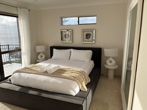 3 Schlafzimmer, Zimmersafe, Schreibtisch, Bügeleisen/Bügelbrett