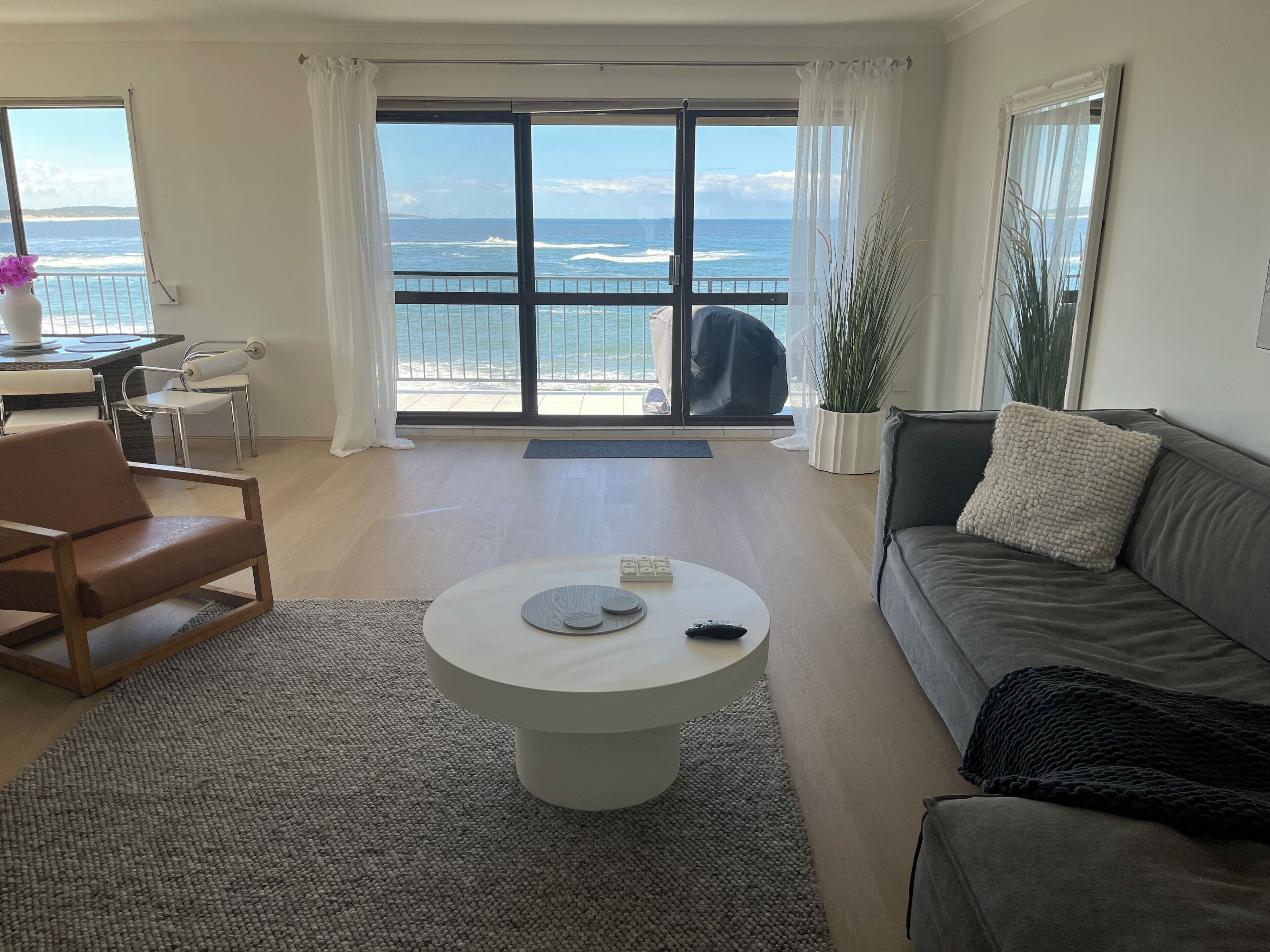 Smart TV, books, stereo