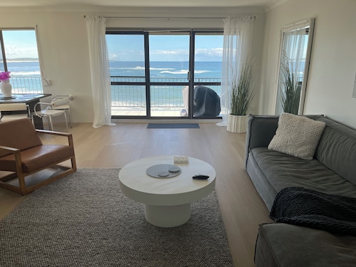 Beachfront Penthouse at The Entrance - Beach Pool right infront