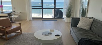 Beachfront Penthouse at The Entrance - Beach Pool right infront