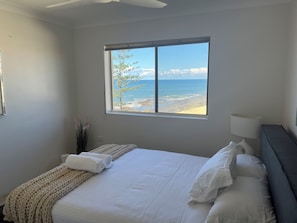 3 bedrooms, in-room safe, desk, iron/ironing board - Beachfront Penthouse at The Entrance - Beach Pool right infront (The Entrance)