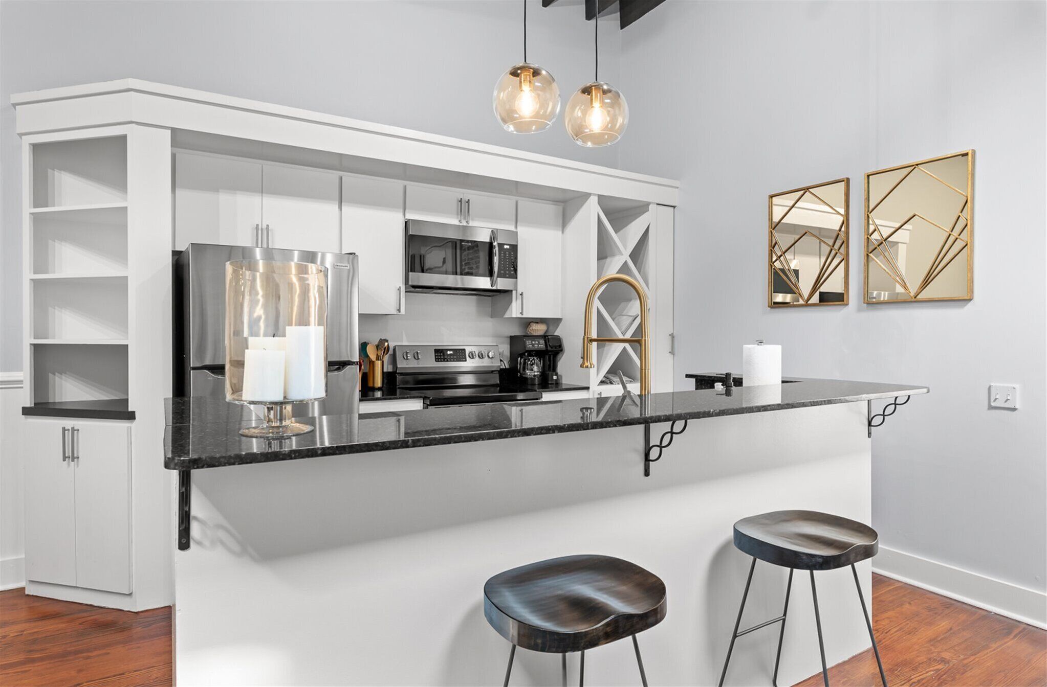 Refrigerador, microondas, horno y parrilla de estufa 