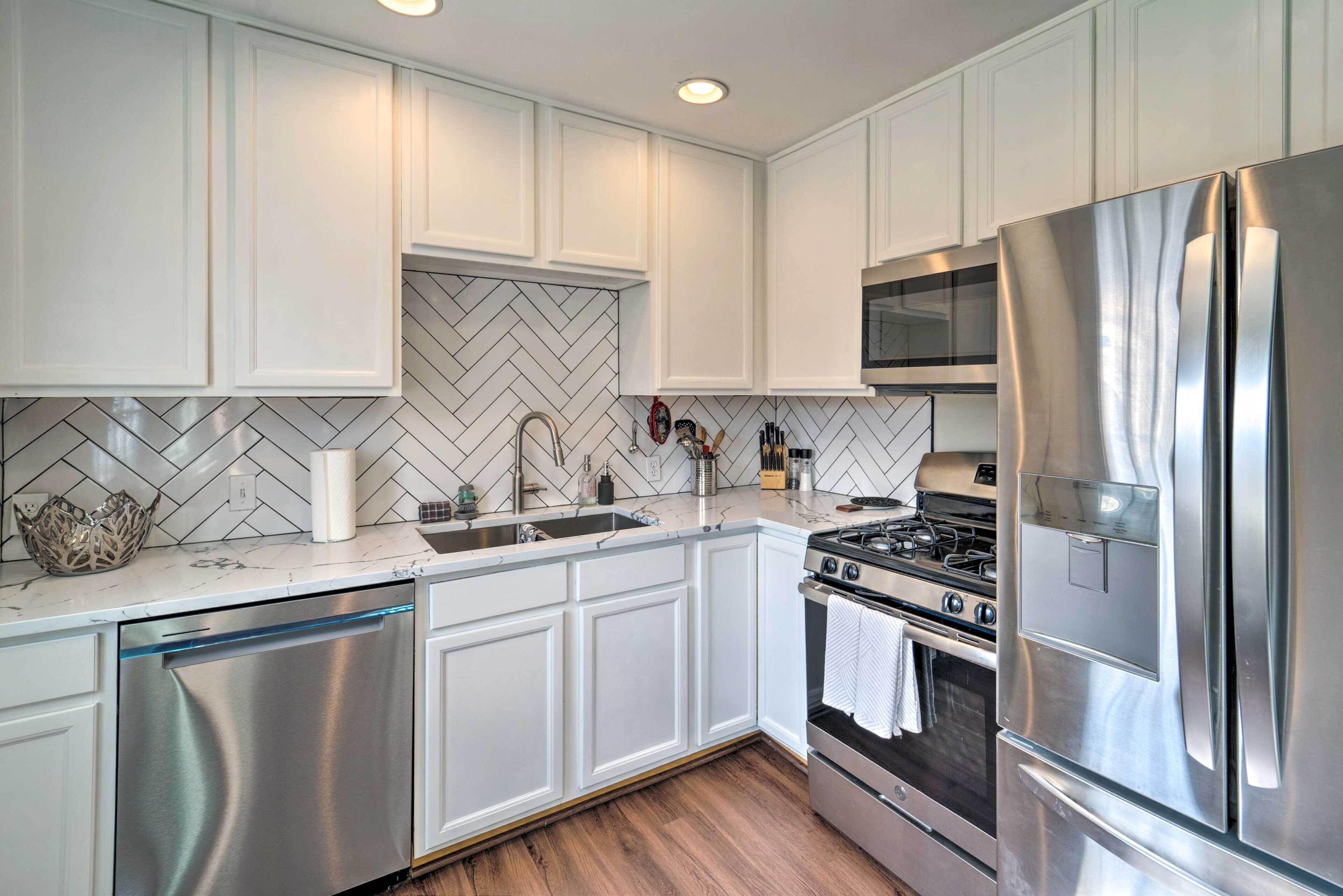 Modern Littleton Home w/ Yard: Pets Welcome!