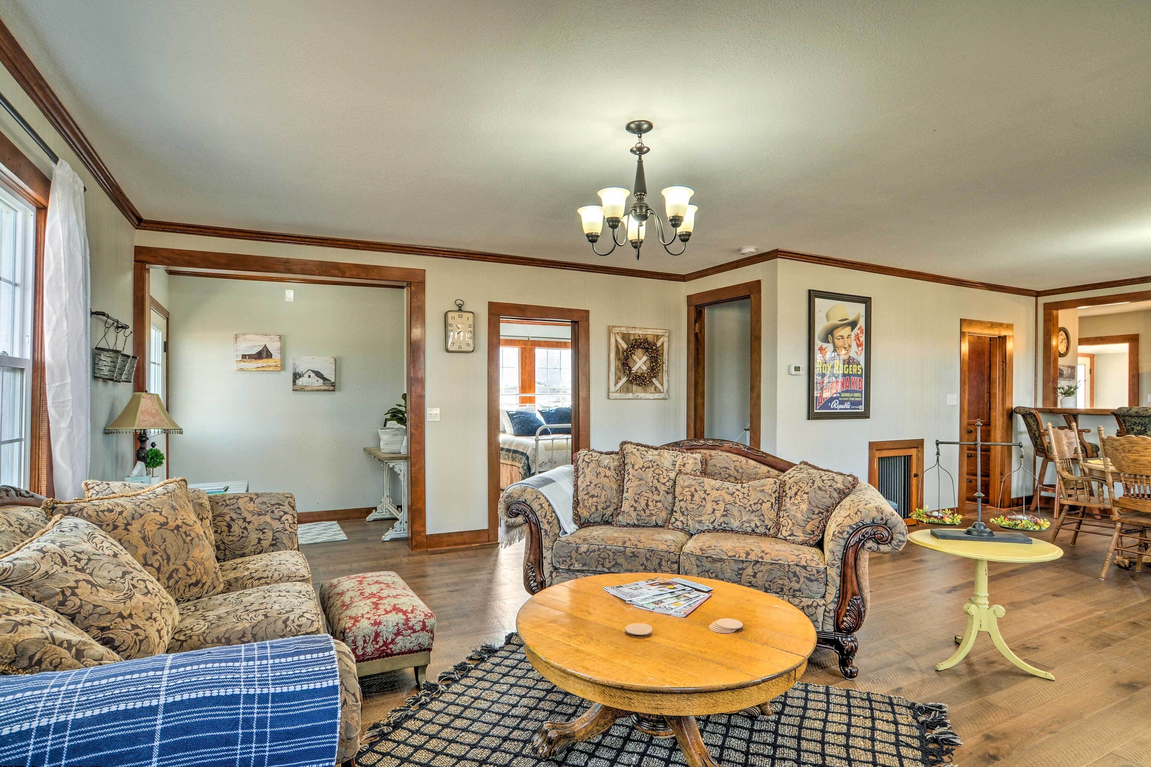 Secluded Bonanza Home w/ Antique Furnishings