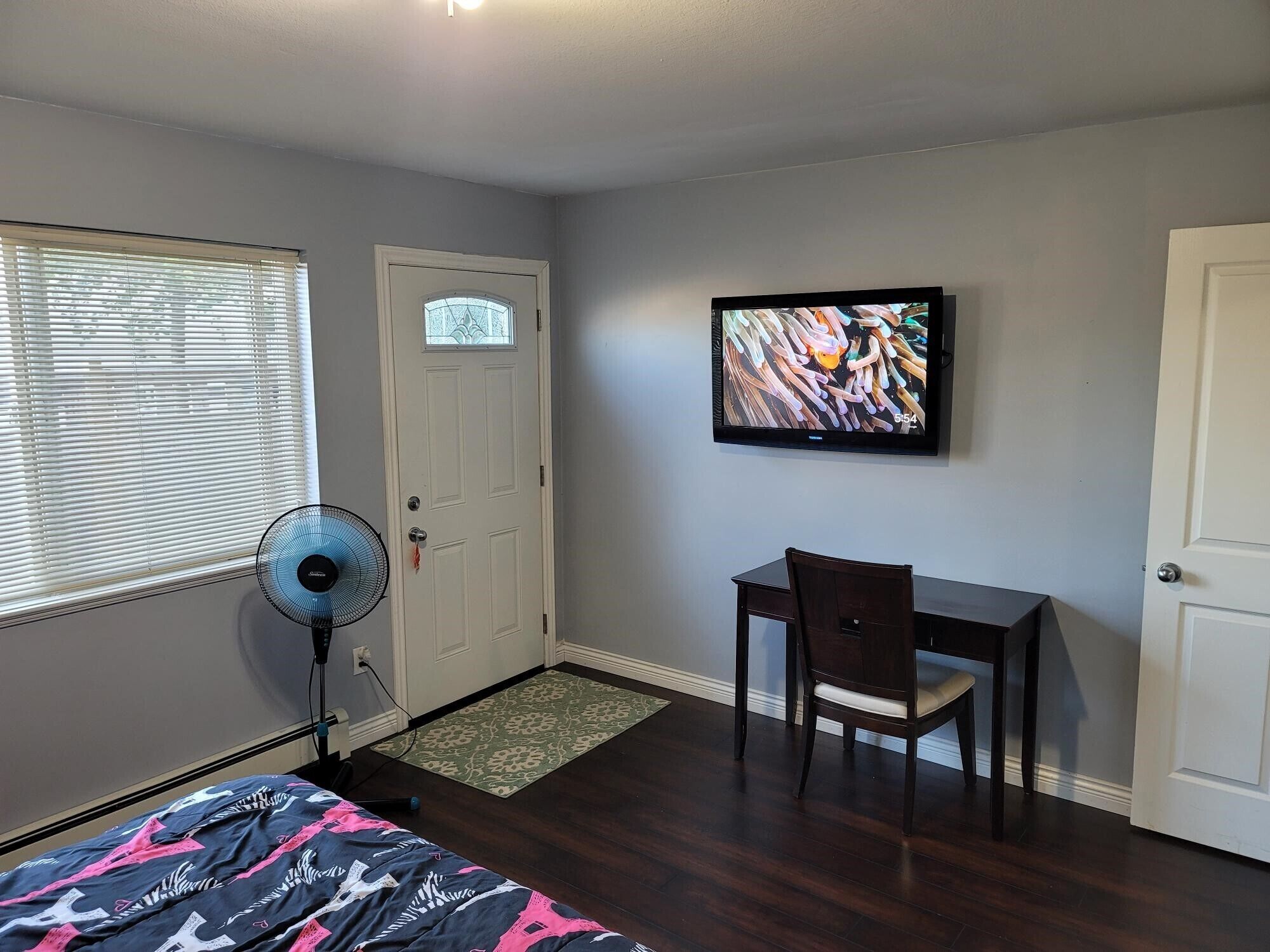 1 BEDROOM WITH PRIVATE ENTRY.