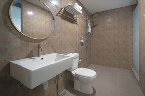 A bathroom with a sink, toilet, and shower. - East Riverine Boutique Hotel (Kuala Lumpur)