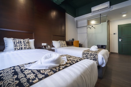 Deluxe Twin Room | Blackout drapes, iron/ironing board, free WiFi, bed sheets