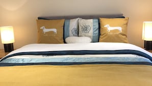 Cortinas blackout, tabla de planchar con plancha y wifi gratis 