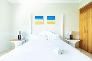 1 chambre, bureau, fer et planche à repasser, Wi-Fi