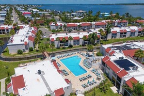 Unclassified image, 2 of 48, button - Runaway Bay 128 - Beach, Pool, gym and bay (Bradenton Beach)