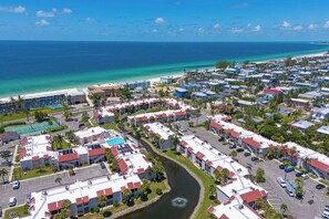 Unclassified image, 3 of 48, button - Runaway Bay 128 - Beach, Pool, gym and bay (Bradenton Beach)