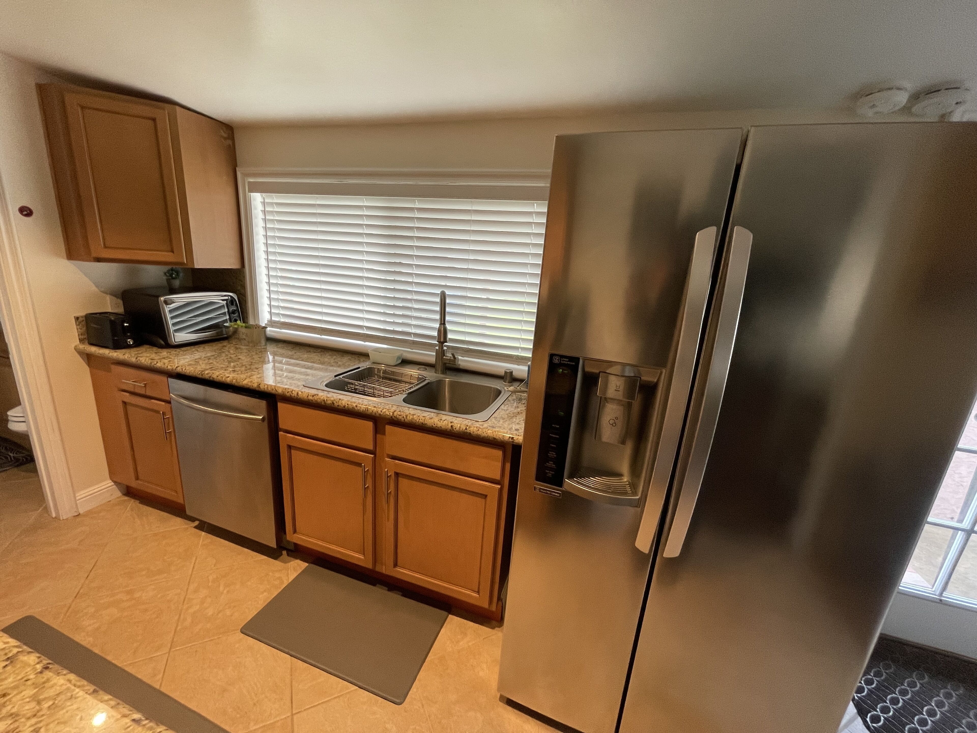 Nice 2Bedroom, 1,5 bathroom in Central location with secured parking.