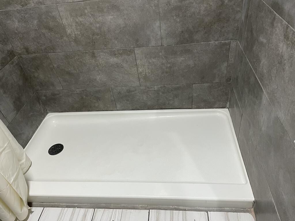 Standard Room | Bathroom | Combined shower/bathtub, free toiletries, towels