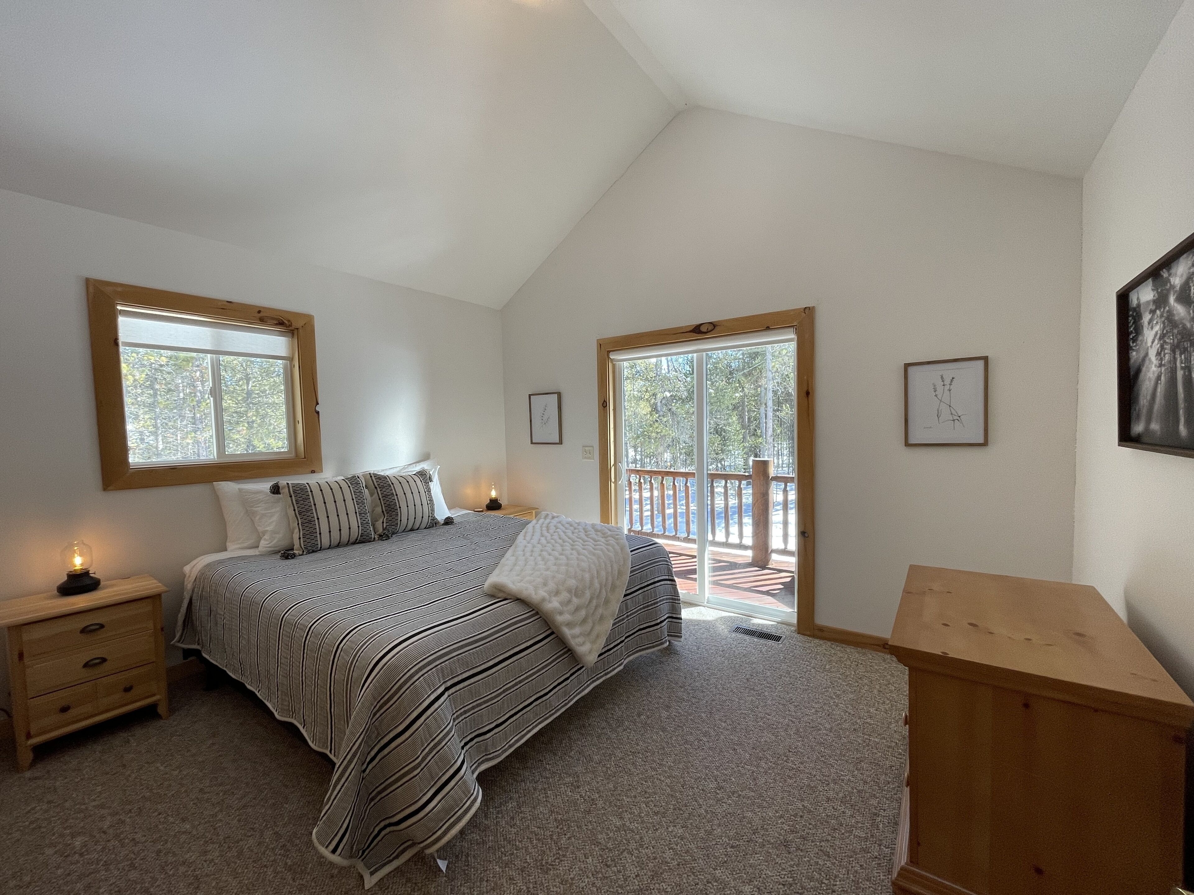 *New Listing* Lazy Bear Lodge near Yellowstone