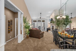 Interior - Lazy Days H-09 - Spacious Waterfront Condo! (Osage Beach)