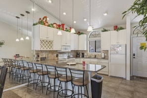 Coffee/tea maker, dishwasher, ice maker