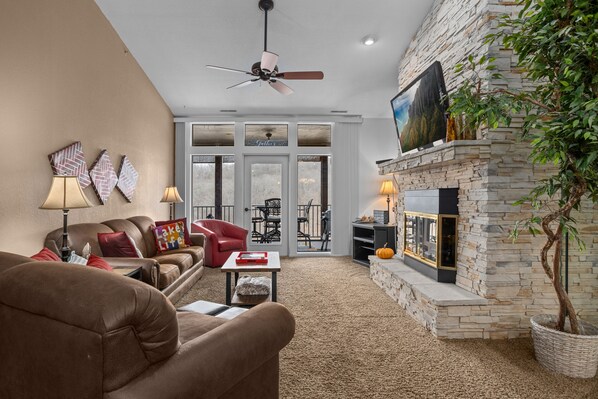 TV - Lazy Days H-09 - Spacious Waterfront Condo! (Osage Beach)