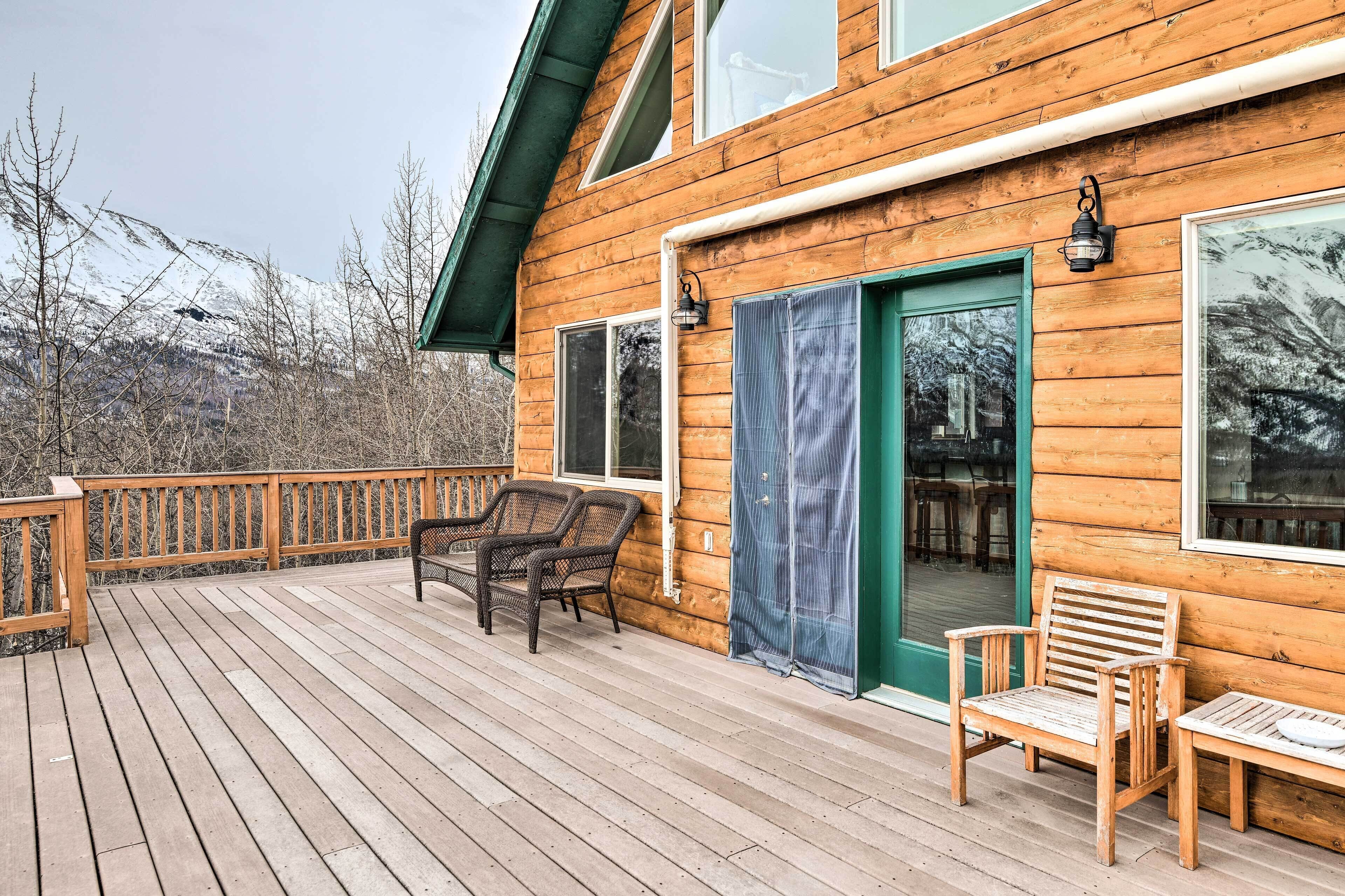 Alaskan Mountain Gem with Private Hot Tub & Gym!