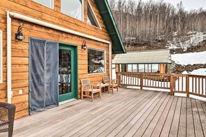 Outdoor dining - Alaskan Mountain Gem with Private Hot Tub & Gym! (Eagle River)