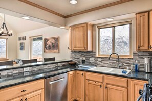 Fridge, microwave, stovetop, dishwasher - Alaskan Mountain Gem with Private Hot Tub & Gym! (Eagle River)