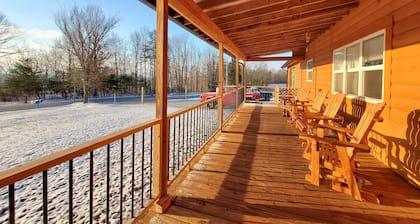 Dream cabin with mancave and views of Lake Cumberland.