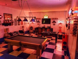 Games room - Dream cabin  with mancave and views of Lake Cumberland. (Nancy)