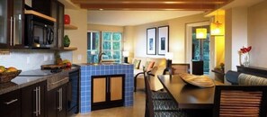 Frigorífico, microondas, placa de cocina y lavavajillas