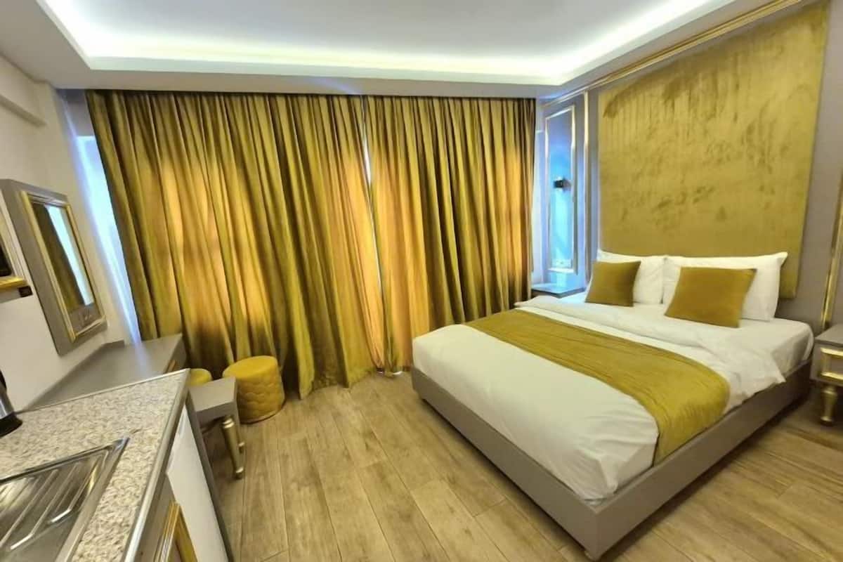 Hochwertige Bettwaren, Zimmersafe, Schreibtisch