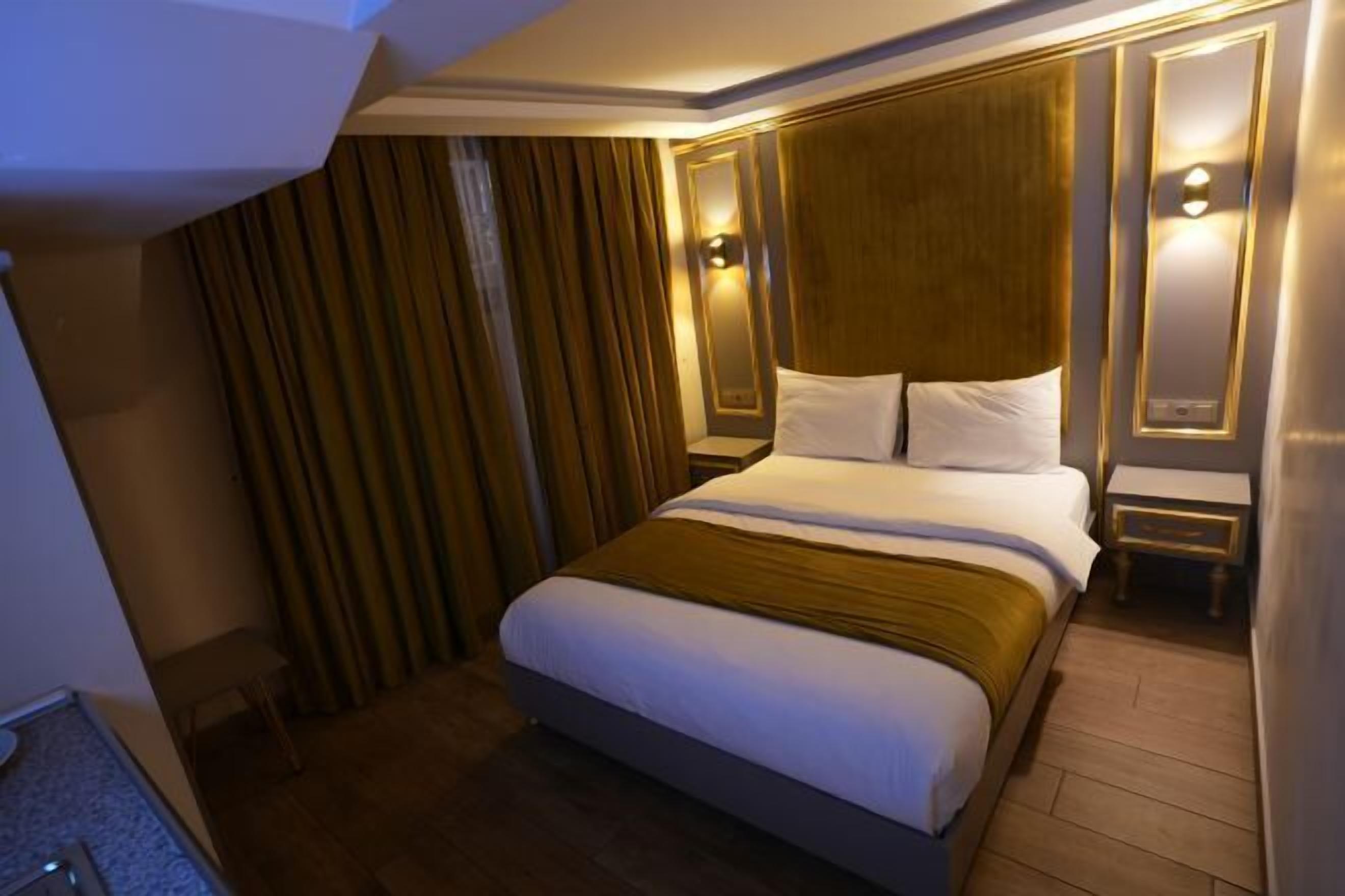 Hochwertige Bettwaren, Zimmersafe, Schreibtisch