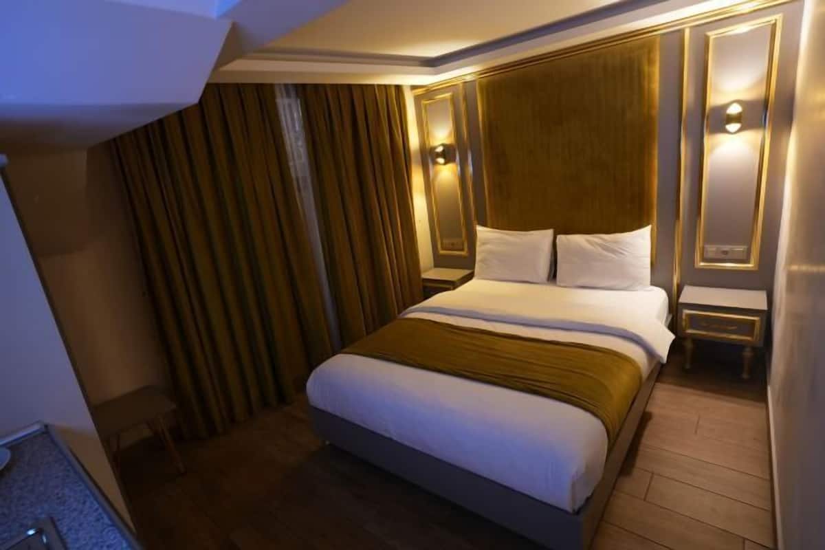 Hochwertige Bettwaren, Zimmersafe, Schreibtisch