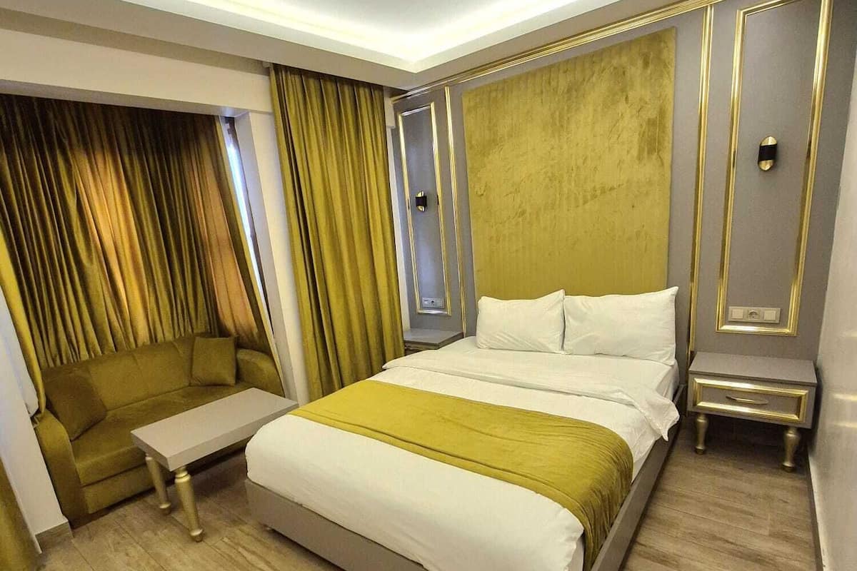 Standard-Doppelzimmer | Hochwertige Bettwaren, Zimmersafe, Schreibtisch