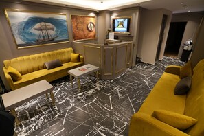 Lobby-Lounge