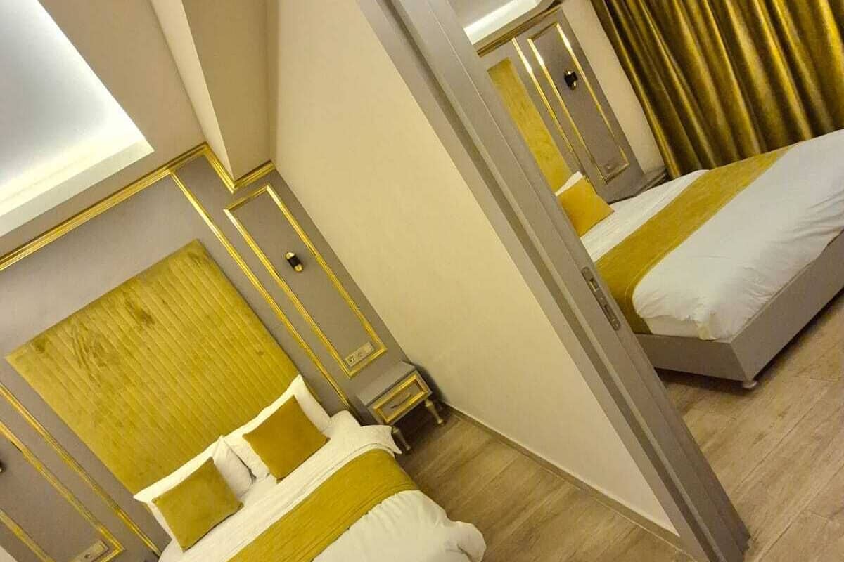 Familien-Doppel- oder -Zweibettzimmer, 2 Schlafzimmer | Hochwertige Bettwaren, Zimmersafe, Schreibtisch