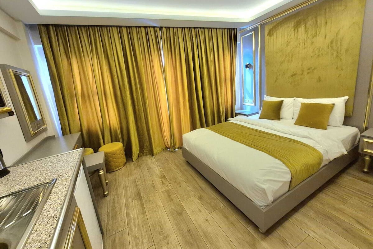 Hochwertige Bettwaren, Zimmersafe, Schreibtisch