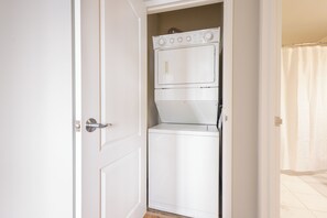 Interior - Downtown White Plains 1 Bedroom - Commute to NYC (White Plains)