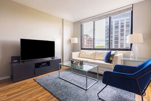 TV - Downtown White Plains 1 Bedroom - Commute to NYC (White Plains)