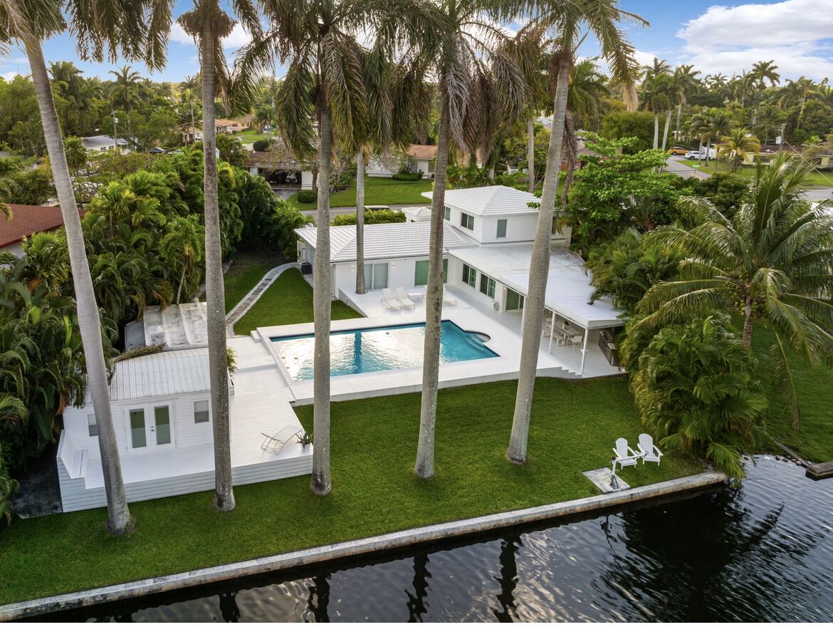 One of a kind 5 palms waterfront villa sleeps 14