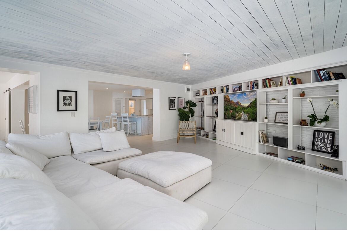 One of a kind 5 palms waterfront villa sleeps 14