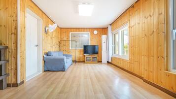 Basic Room, 3 Bedrooms (Jayeon minbak) | 1 bedroom, free WiFi