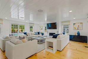 TV, fireplace, ping pong, stereo - Royal Retreat: 935-C  Renovated Luxury Chatham Home with Pool & Hot Tub (Chatham)