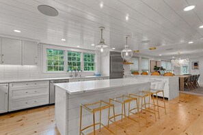 Fridge, microwave, oven, stovetop - Royal Retreat: 935-C  Renovated Luxury Chatham Home with Pool & Hot Tub (Chatham)