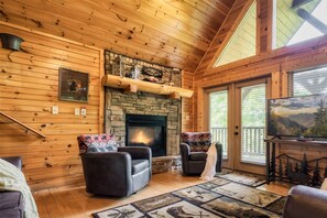 Smart TV, caminetto, videogiochi, tavolo da calcetto