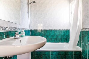 Baignoire, serviettes fournies
