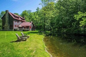 المنطقة المحيطة بالمنشأة