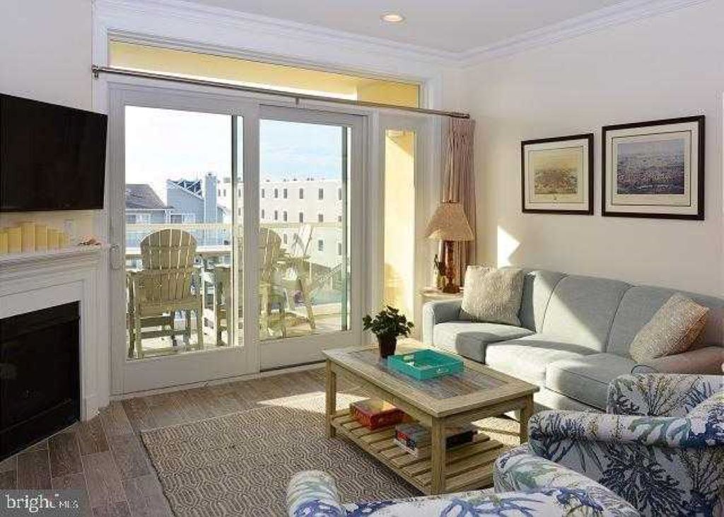 Luxury 2BR 2BA Bayview Condo in the Heart of Dewey with Pools