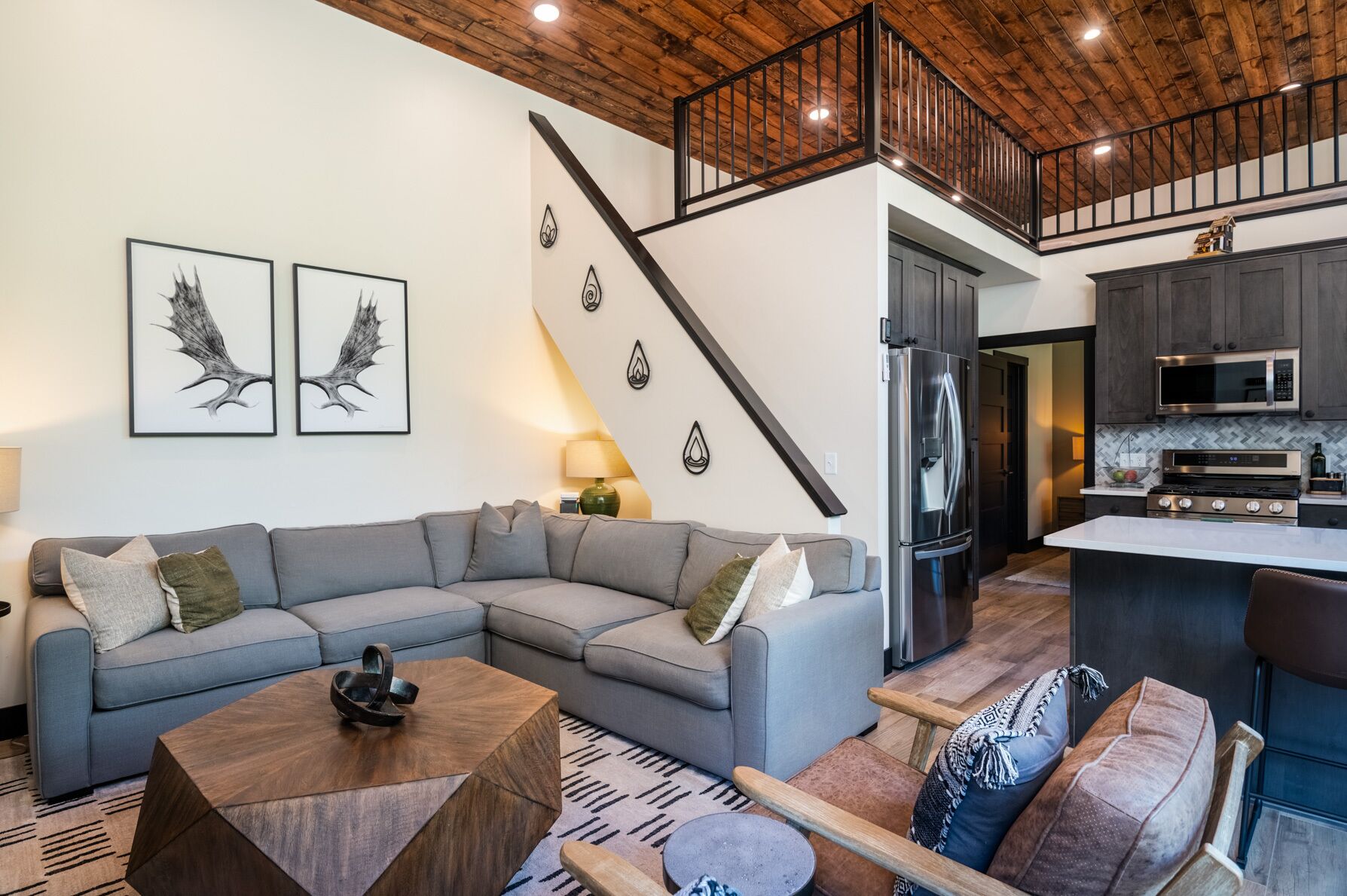 Luxurious and Tranquil Modern Mountain Cabin