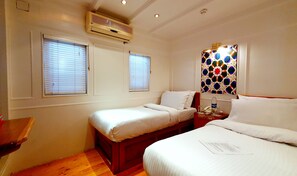 Luxury Cabin, 1 Bedroom, River View | 1 bedroom, laptop workspace, free WiFi
